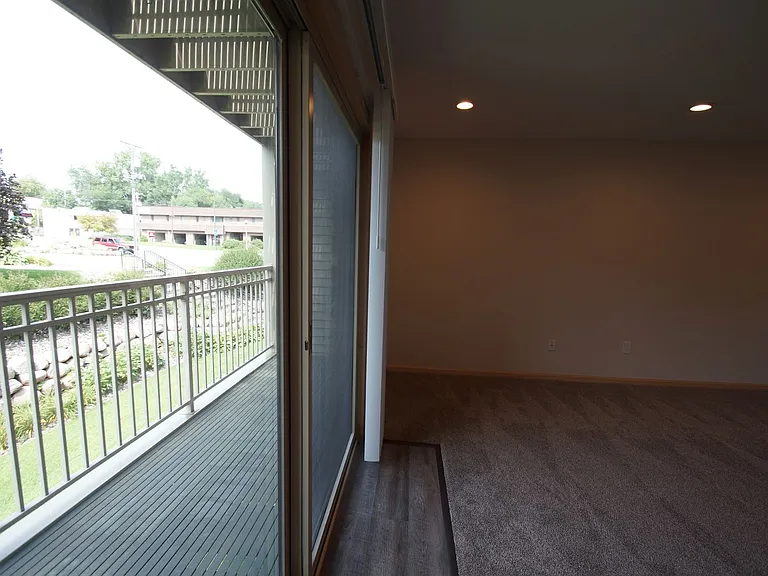 Larpenteur Estates Apartments — Photo 105