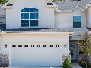 812 Wildberry Cir, Avon Lake, OH 44012