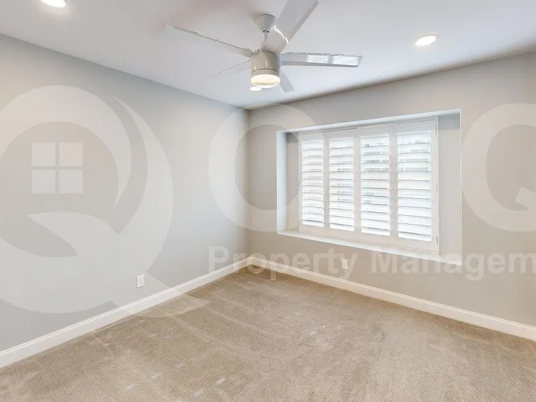 5420 E Paradise Ln — Photo 11