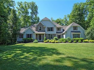 9815 Cumberland Trl, Chagrin Falls, OH 44023