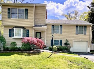 36 Washington Ct, Livingston, NJ 07039