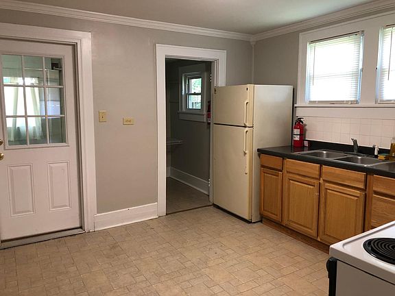 5th image of 320 E Churchwell Ave