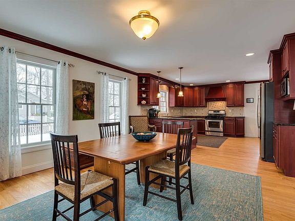 4th image of 188 Christian Ave