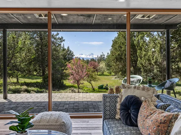 20475 Rogers Rd, Bend, OR 97703