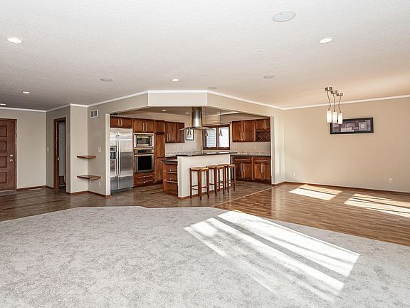 3rd image of 2522 Dalton St