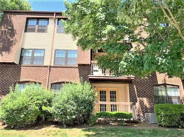 1801 Green Hollow Dr, Iselin, NJ 08830