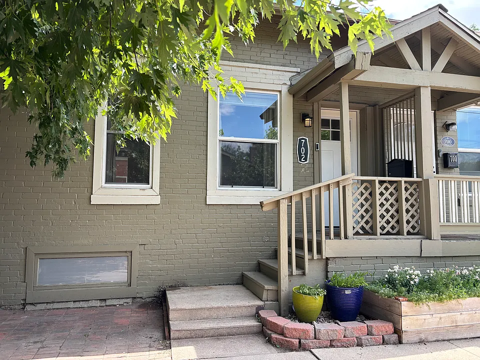 702 E Dakota Ave
