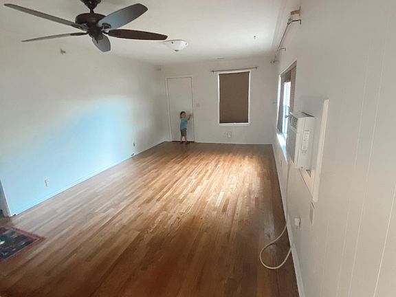 2nd image of 7116 Lilac Ln