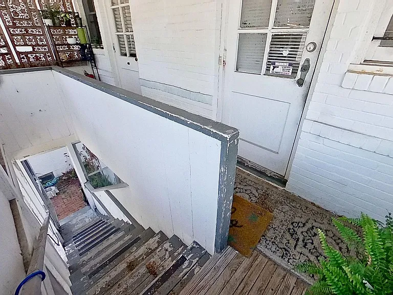 charming 2-bedroom, 1-bath upstairs rental — Photo 19