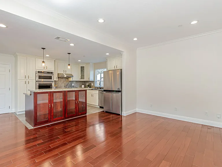 1070 Morningside Dr — Photo 6