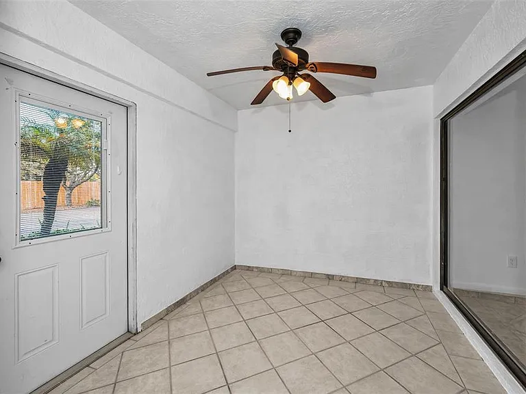 10626 Longwood Dr #102 — Photo 29