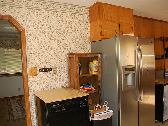 4th image of 1301 E Sherry Dr