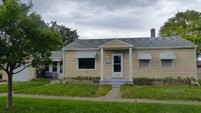 1517 Summit Ave photo 1