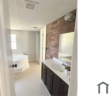 13 Camden Dr — Photo 5