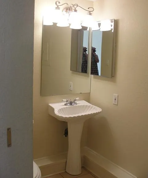 Downstairs 1/2 Bath
