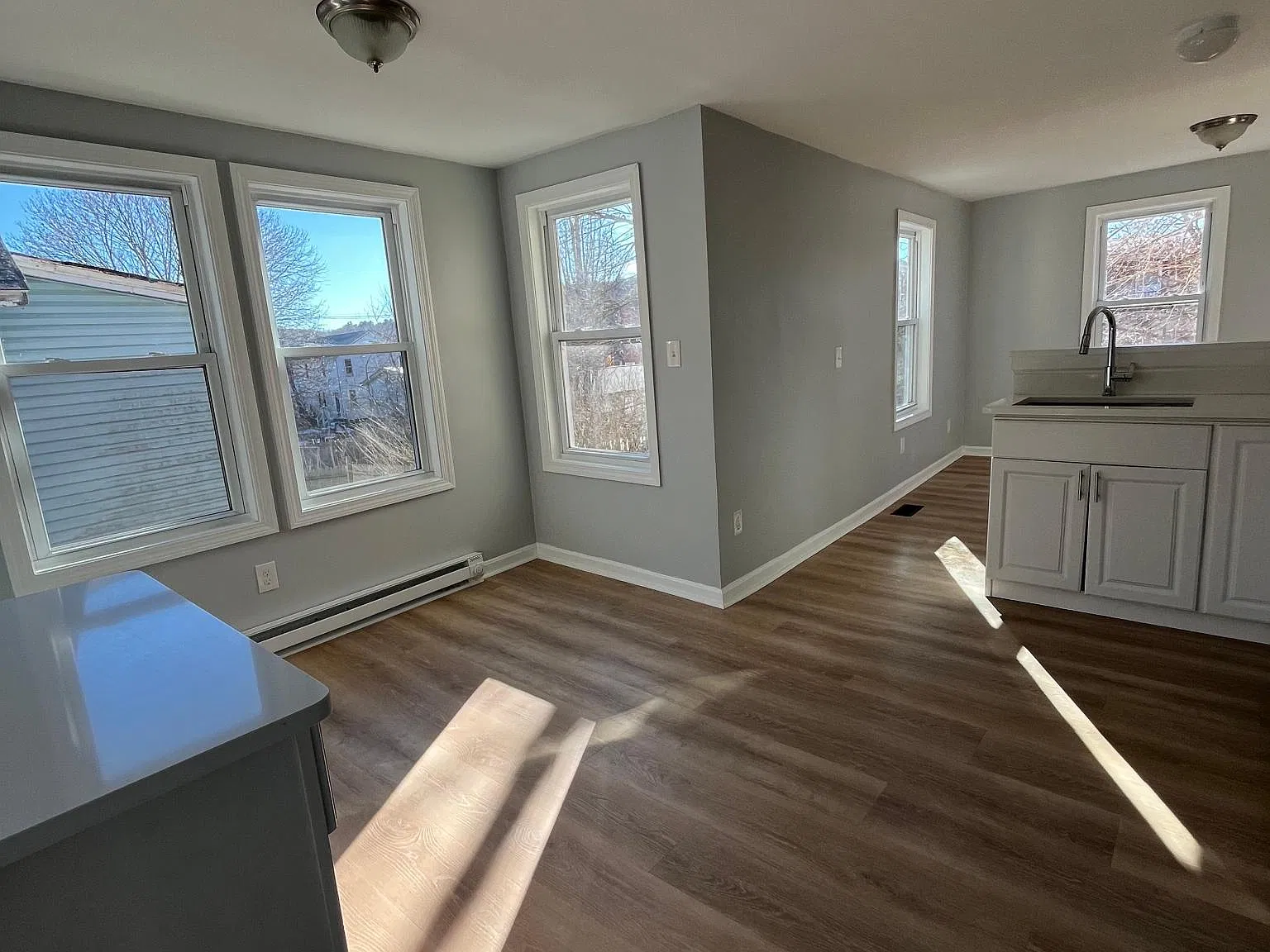 3 bed, 964 sqft, $2,200 — Photo 2