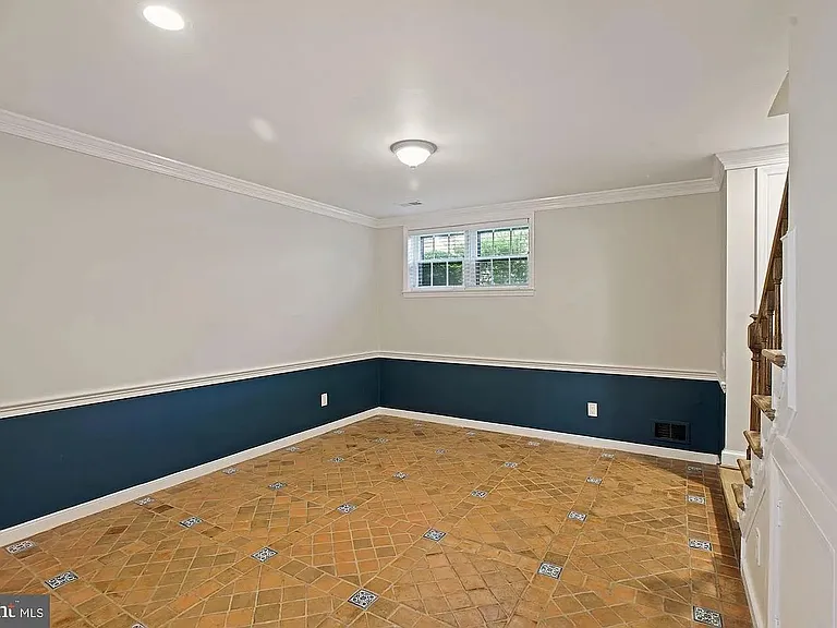 1225 Michigan Ct — Photo 8