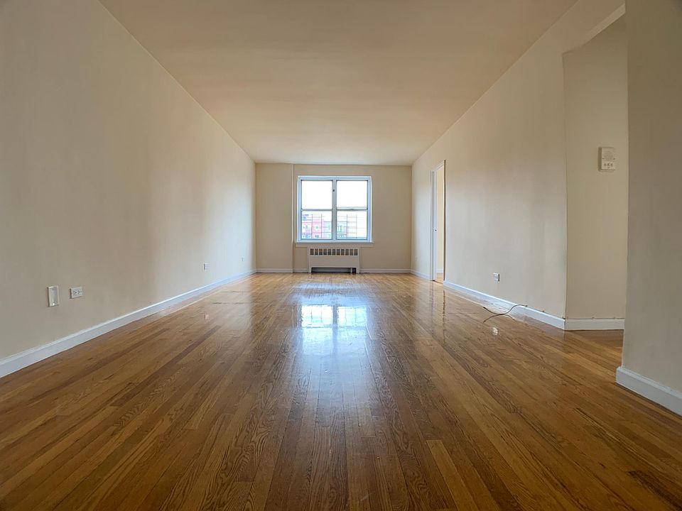 1st image of 14463 35th Ave APT 4L