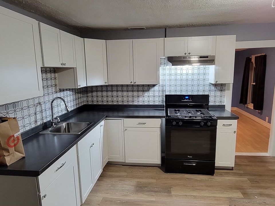 2nd image of 202 W Center St #2