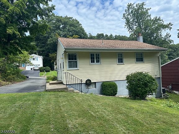 3rd image of 97 Cayuga Ave