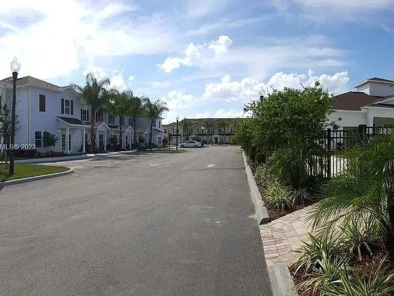 8967 Shine Dr — Photo 36