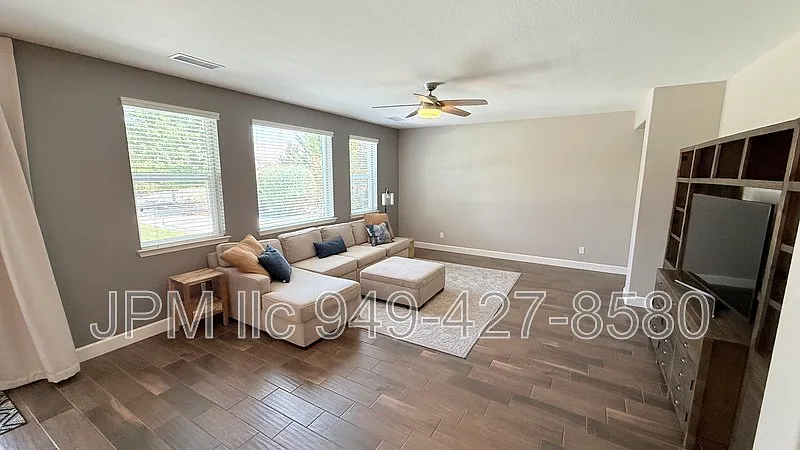 5 bed, 3.0 bath, 3060 sqft, $4,200 — Photo 4