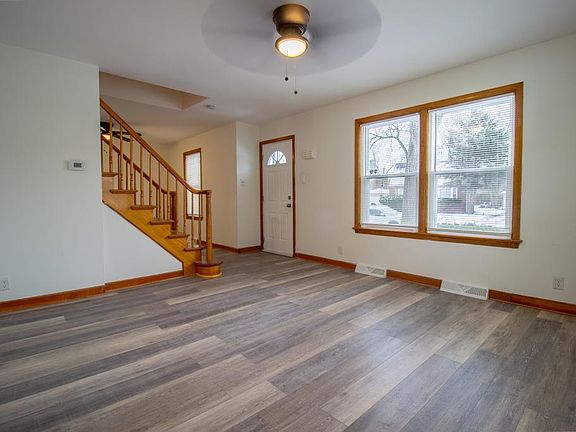 3rd image of 212 E 142nd Pl