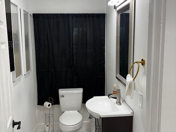 3rd image of 1820 N Macgregor Way