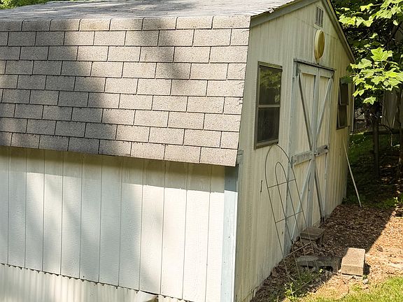 14th image of 644 Ashwood Dr