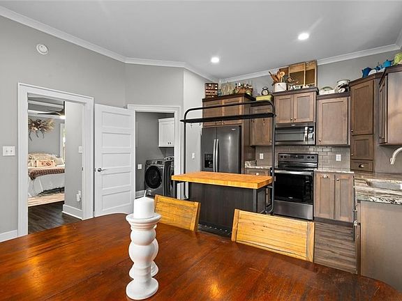 3rd image of 519 Pierce St