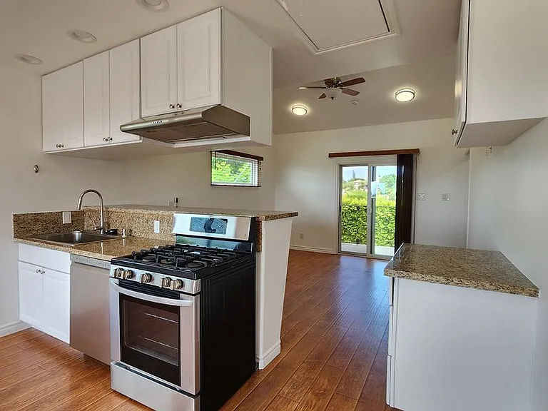 17118 Oak View Dr — Photo 7