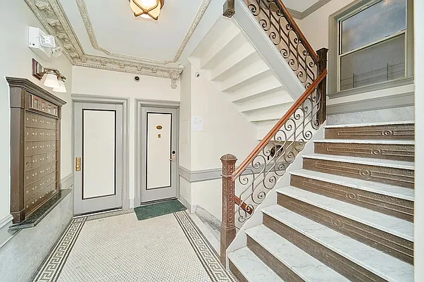 Entry / hallway, photo 1