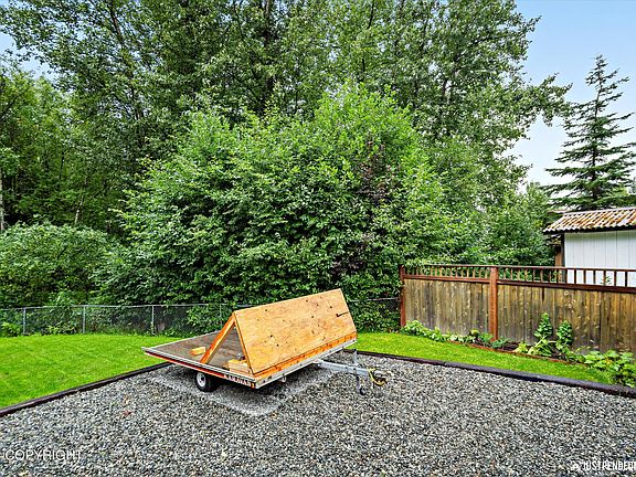 5th image of 17150 Meadow Creek Dr