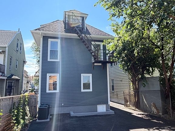 5th image of 346 Woodside Ave