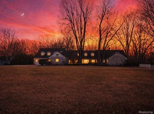 3215 Edgevale Dr, Lambertville, MI 48144