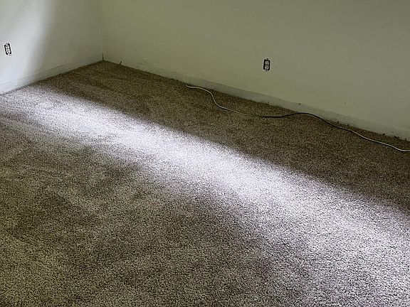 5th image of 3415 NE Yacht Ave