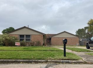 9727 Stonemont Rd, La Porte, TX 77571
