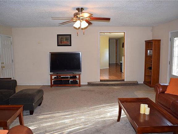 5th image of 2457 Shelton St
