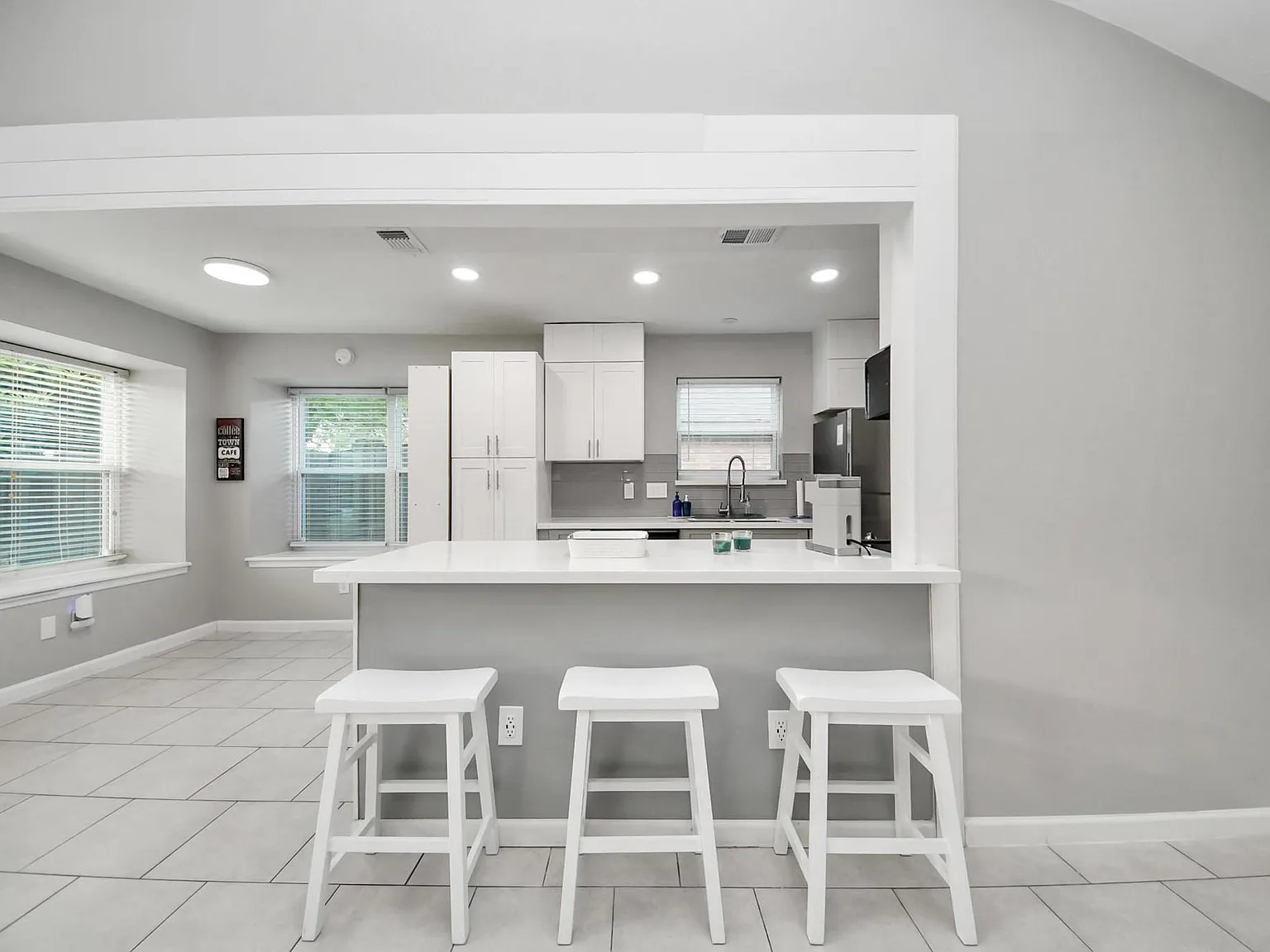 4 bed, 2.0 bath, 1655 sqft, $2,100 — Photo 4