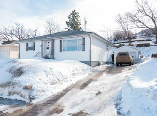 1003 6th St NW, Mandan, ND 58554