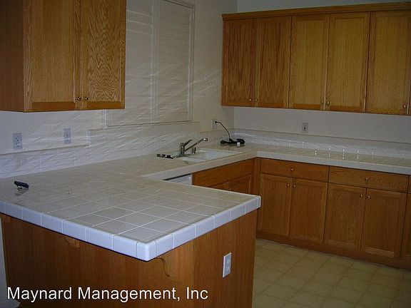 2nd image of 1019 Fairway Dr