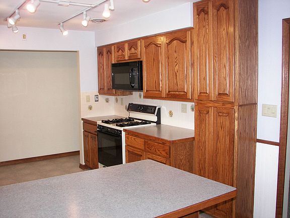 Ceramic tile backsplash