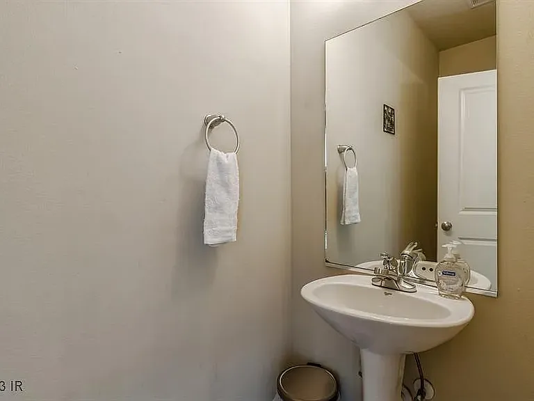 301 SE 11th St #503 — Photo 3