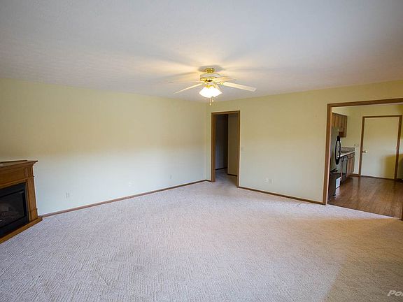5th image of 410 Denton St