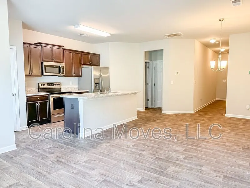 3 bed, 2.5 bath, 1525 sqft, $1,950 — Photo 4