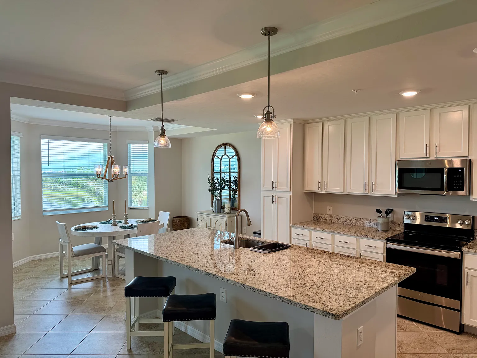 2 bed, 1283 sqft, $2,250 — Photo 3