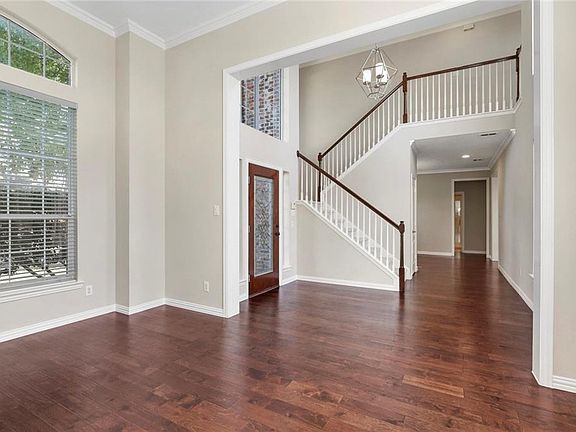3rd image of 5809 Dorset Dr
