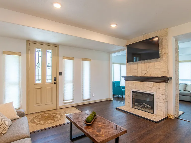3631 Seguin Dr — Photo 4
