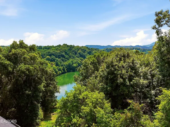 5 Rock House Rd, Kodak, TN 37764
