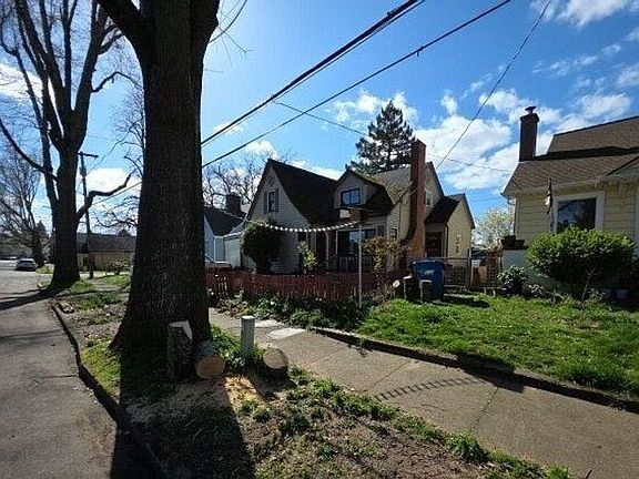 2nd image of 475 21st St SE